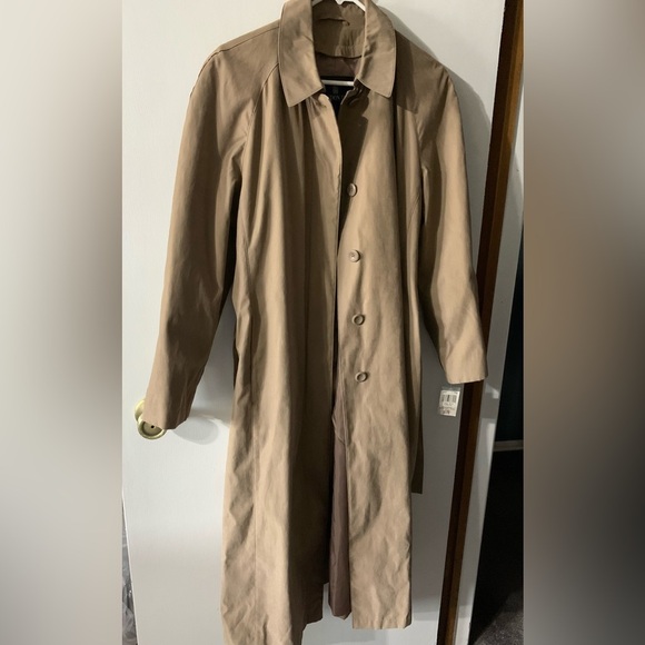 NWT!  LONDON FOG VINTAGE TAN TRENCH COAT. Size 8 Petite. No hood. - Picture 1 of 3